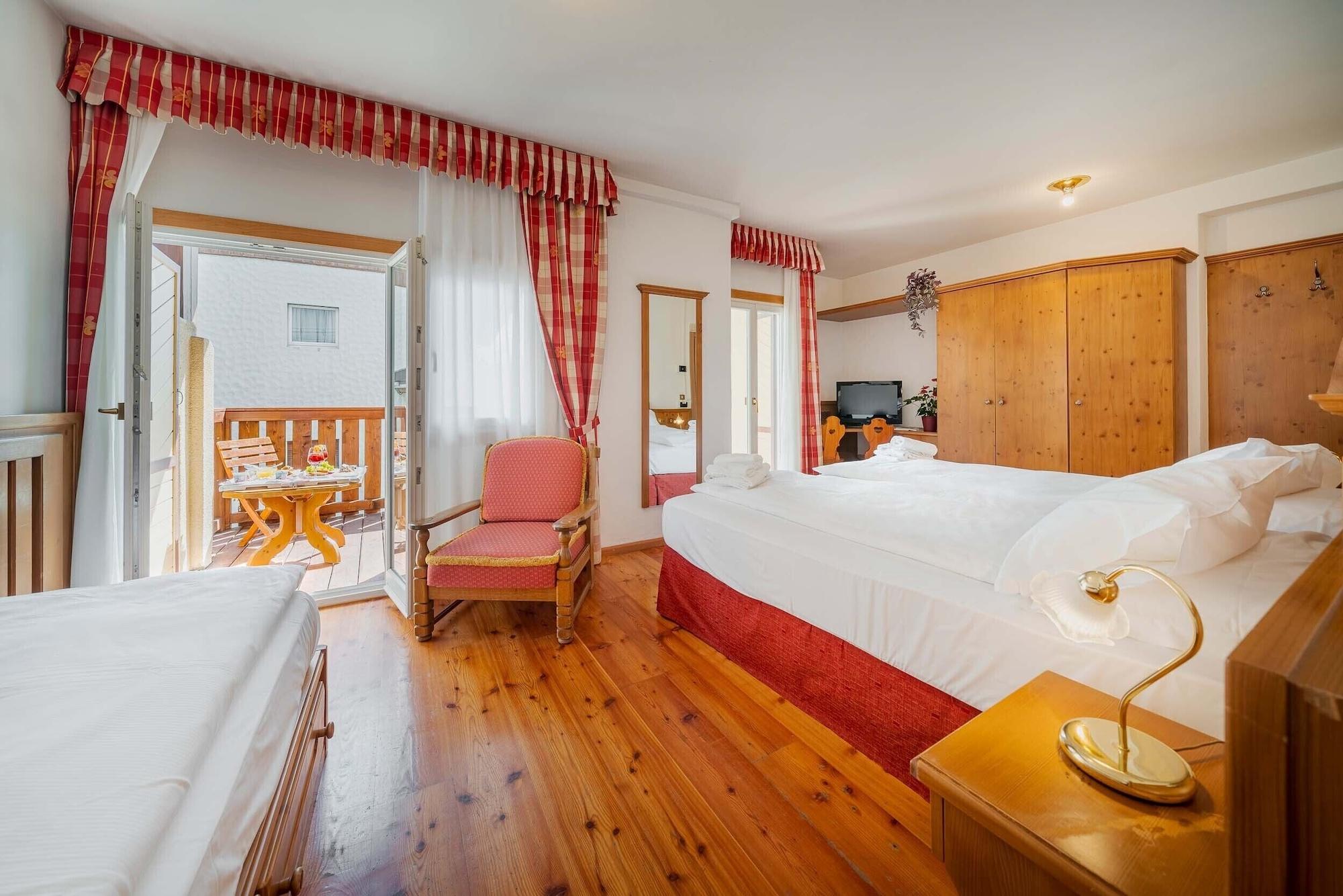 Royal Hotel Cortina Cortina dʼAmpezzo Zewnętrze zdjęcie