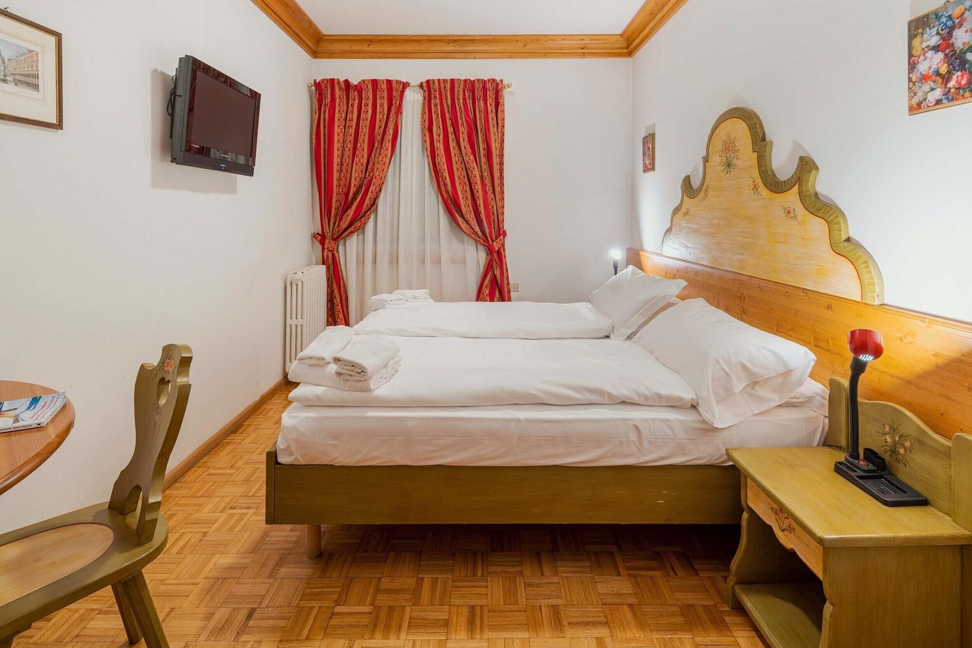 Royal Hotel Cortina Cortina dʼAmpezzo Zewnętrze zdjęcie