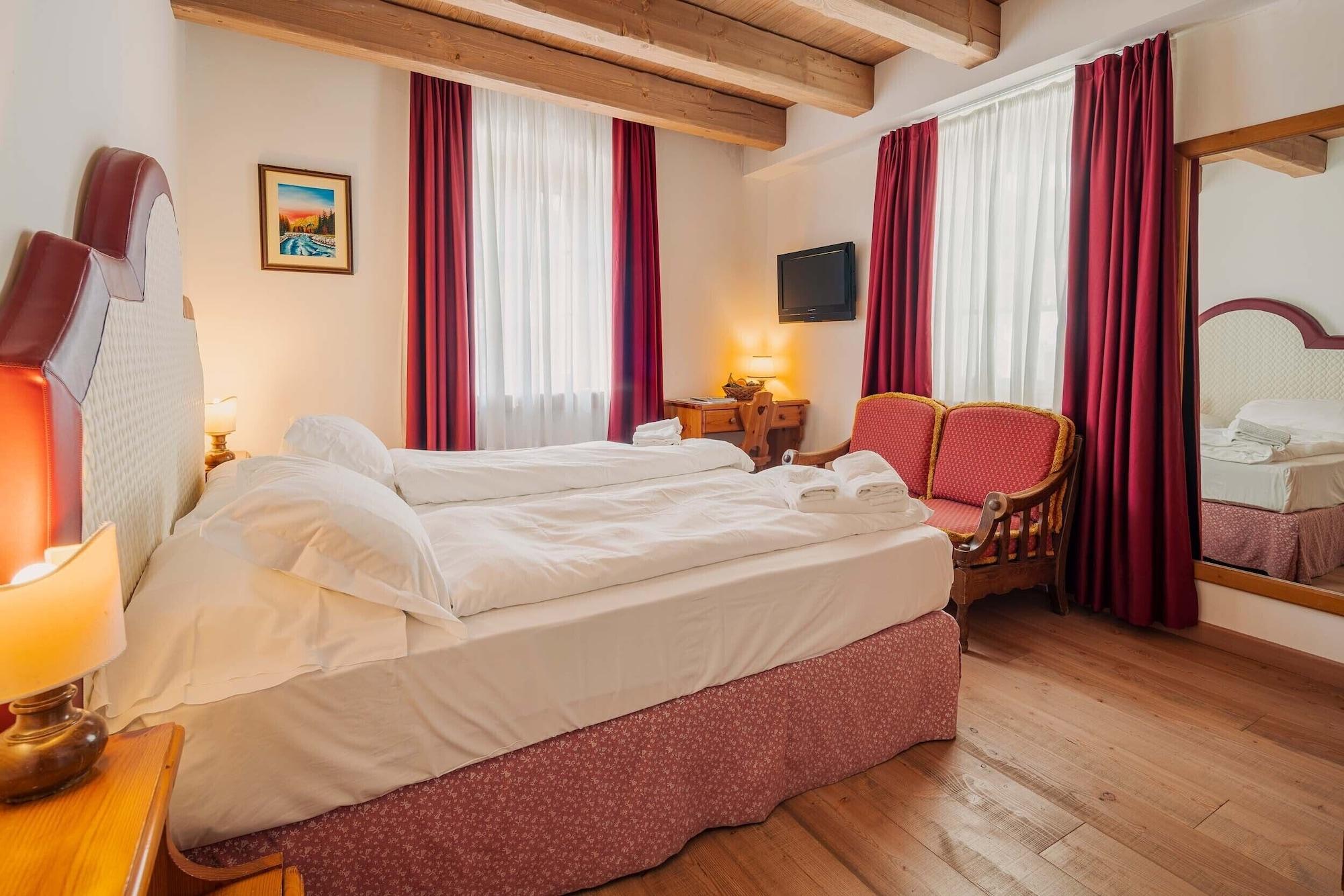 Royal Hotel Cortina Cortina dʼAmpezzo Zewnętrze zdjęcie